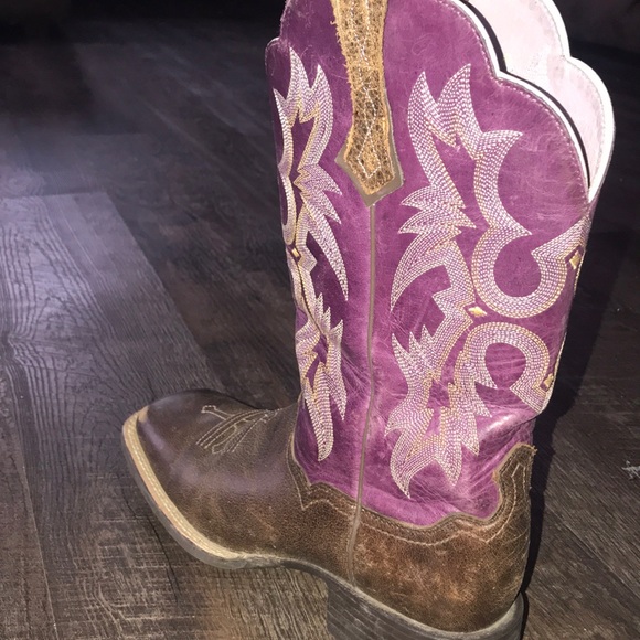Ariat boots! slightly worn. size 8 - Picture 2 of 4